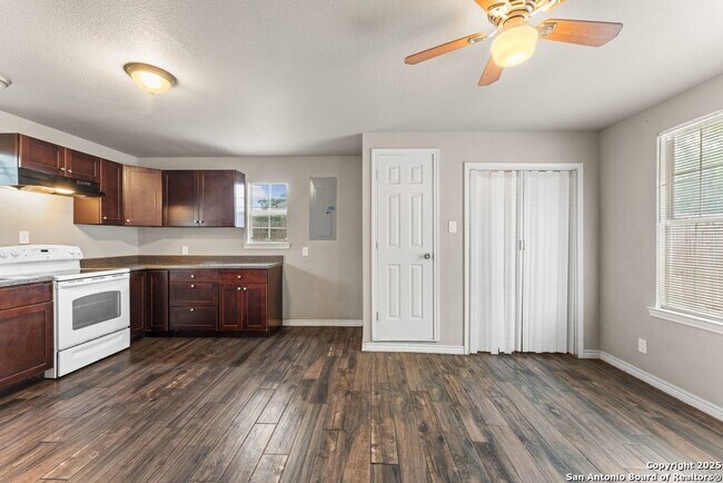 Foto del edificio - 315 Pool Dr