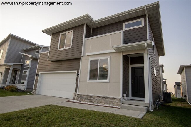 Building Photo - 4 Spacious Bedroom Single Family Home in P...