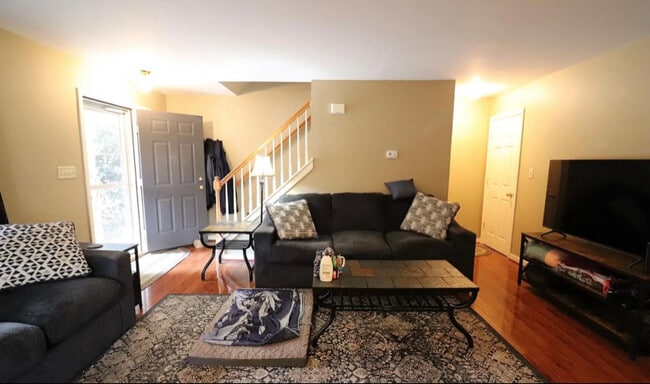 Building Photo - 641 Chickadee Dr