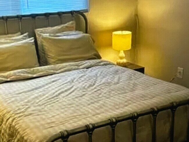 Foto del edificio - 1055 Carriage Cir