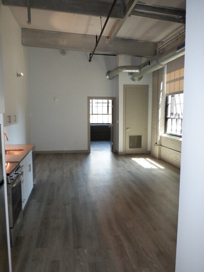 Building Photo - 113 Allyn St