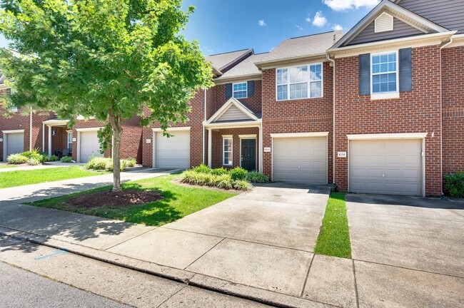 Building Photo - Stunning 3BR/2.5BA Updated Townhome in Pri...