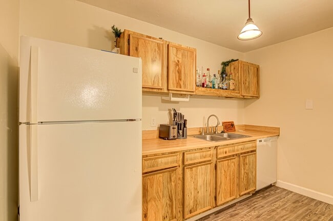 Building Photo - Tumblin Creek D-22