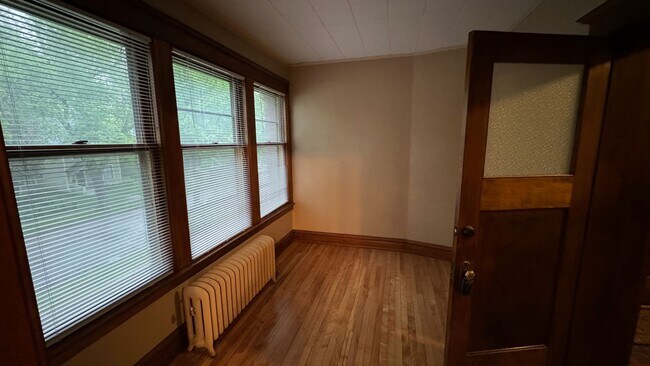 Building Photo - Belmont Apartments 611 Gertrud, 402 S 6th,...