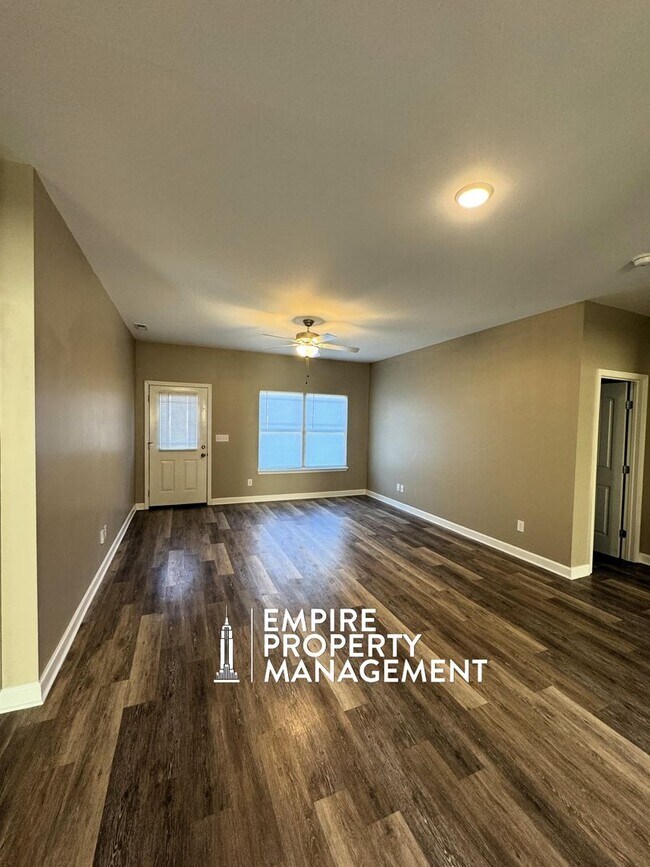 Foto del edificio - 216 Fern Bank Dr