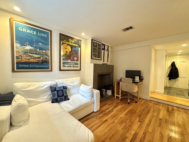 Foto del edificio - 124 Beacon St