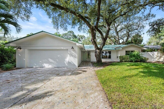 Building Photo - 12831 Shore Dr