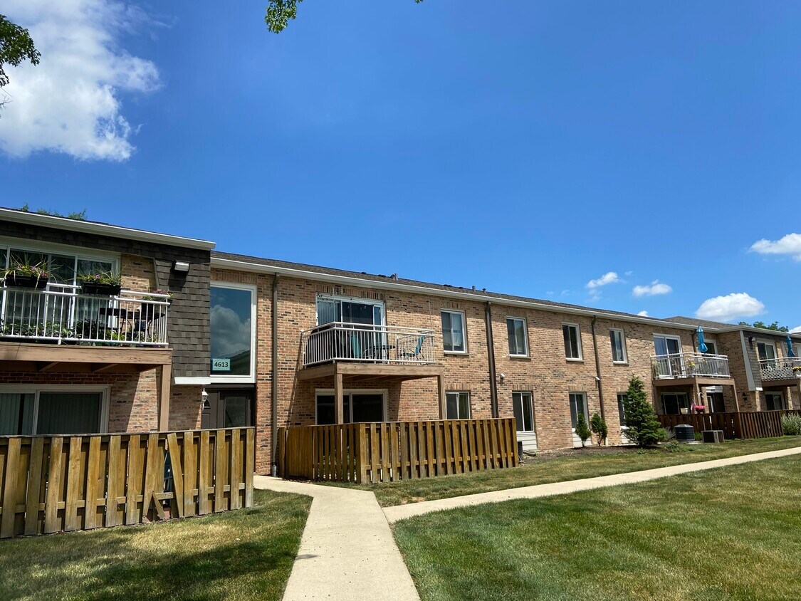 4613 Kings Walk Dr Unit 1B, Rolling Meadows, IL 60008 Condo for Rent in Rolling Meadows, IL