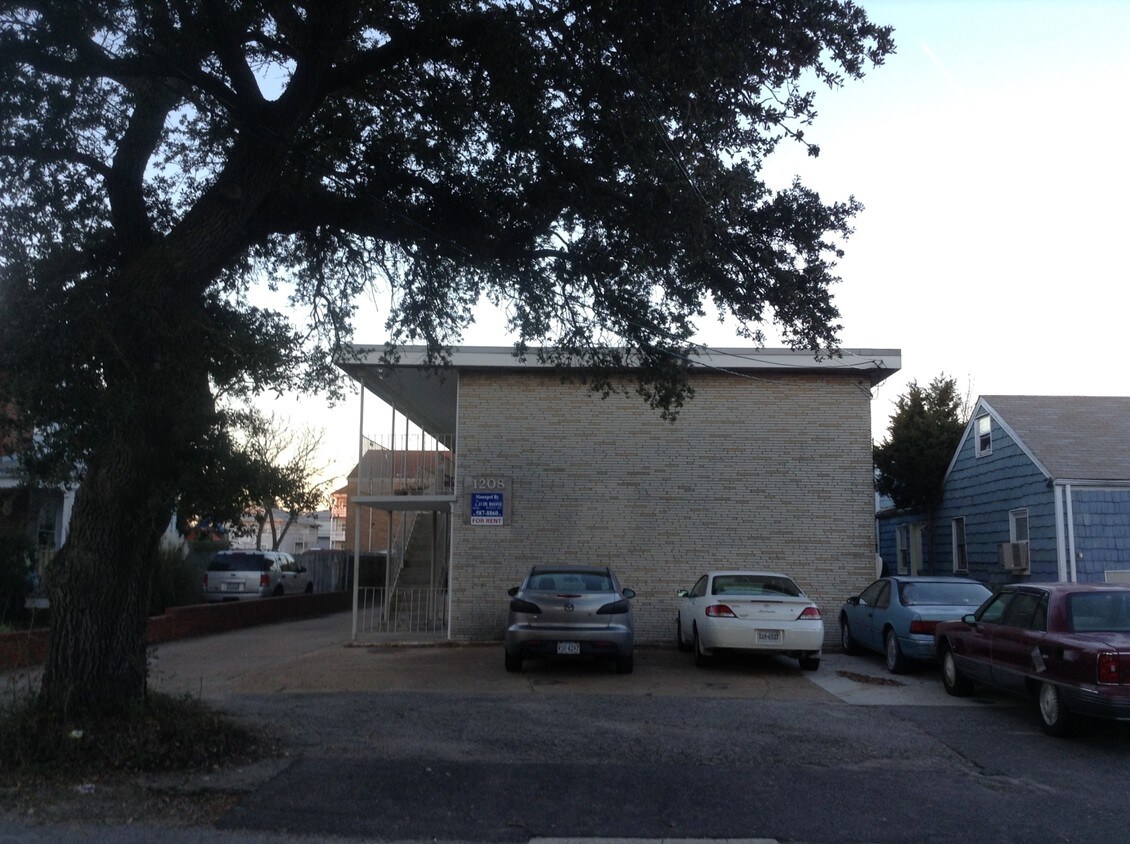 Building Photo - 1208 Little Bay Ave