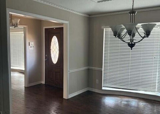 Foto del edificio - 14922 Hillcrest Avenue