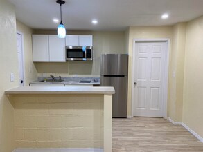 Building Photo - 2221 Gold Ave