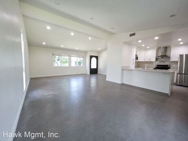 Foto del edificio - 3 br, 2 bath House - 22844 Cantlay St.