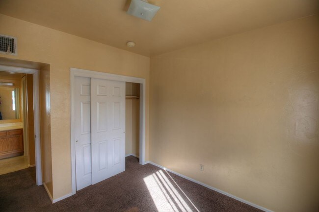 Building Photo - 110 W Delano 2