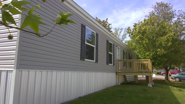 Building Photo - 261 Park Dr