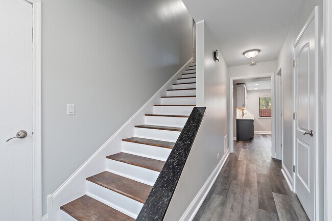 Foto del edificio - 1906 Heatherway Ln