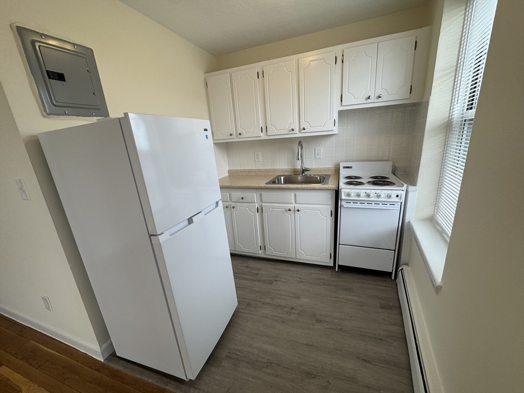 Primary Photo - 160-180 N Beacon St