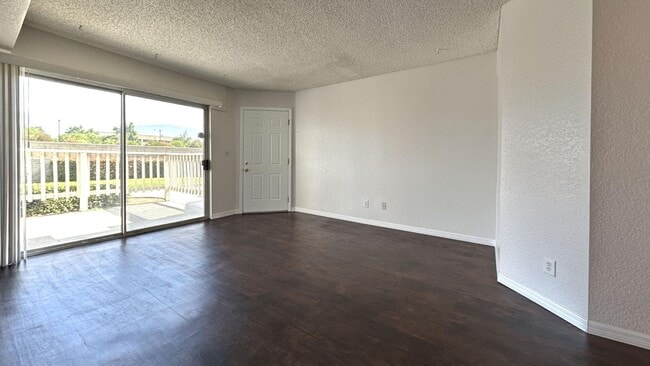 Building Photo - Cozy 2 Bedroom 2.5 Bathroom Townhome in Ri...