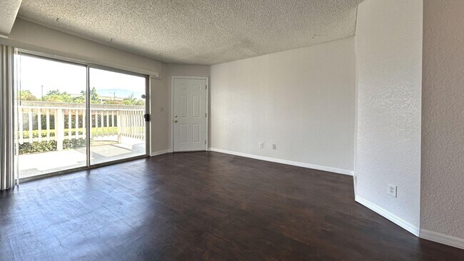 Foto del edificio - Cozy 2 Bedroom 2.5 Bathroom Townhome in Ri...
