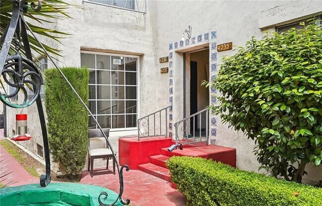 Foto del edificio - 4237 Garthwaite Ave