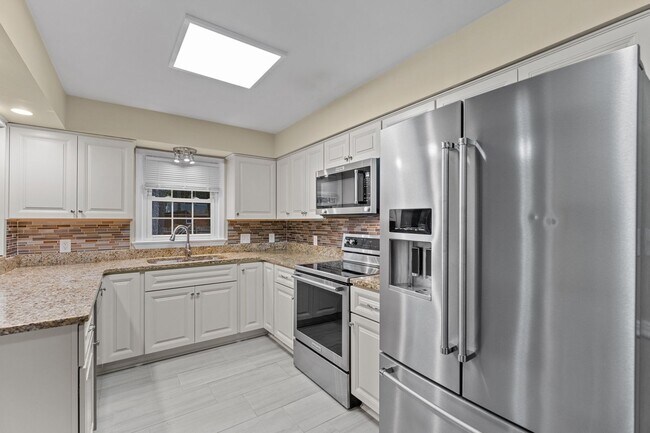 Building Photo - 1132 Sippel Dr