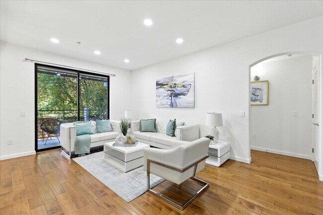 Foto del edificio - 10745 N De Anza Blvd