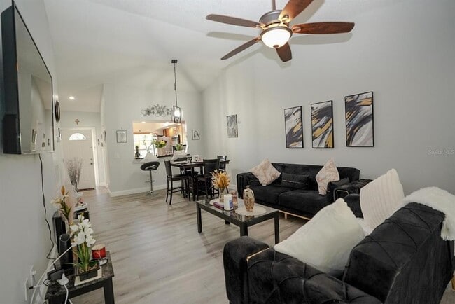 Foto del edificio - 14768 Laguna Beach Cir