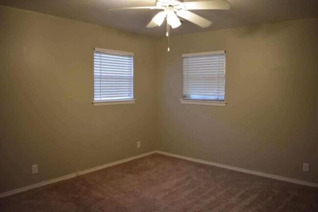 Building Photo - 2314 N Pearland Ave
