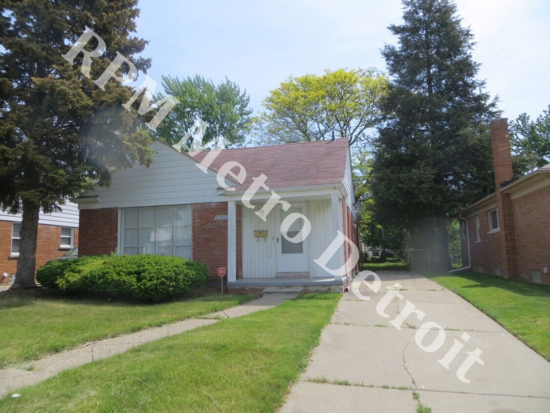 Primary Photo - MOVE RIGHT IN. FOUR BEDROOM BRICK RANCH