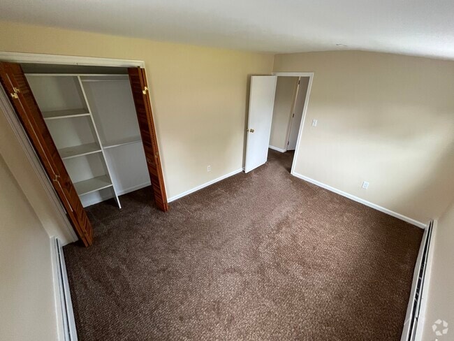 Building Photo - 615 Floral Pl