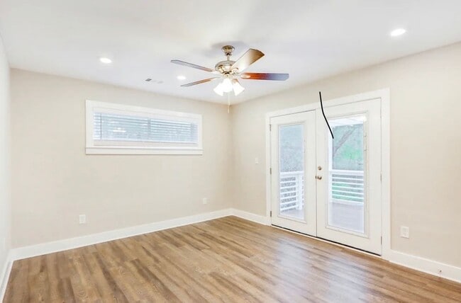 Foto del edificio - 2121 Nichols Ln