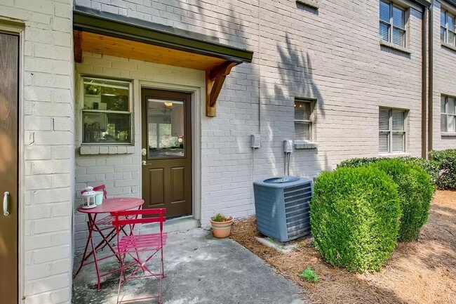 Back Entrance - 512 Chesterfield Ave