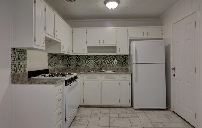 Building Photo - 10252 Foxfire Terrace