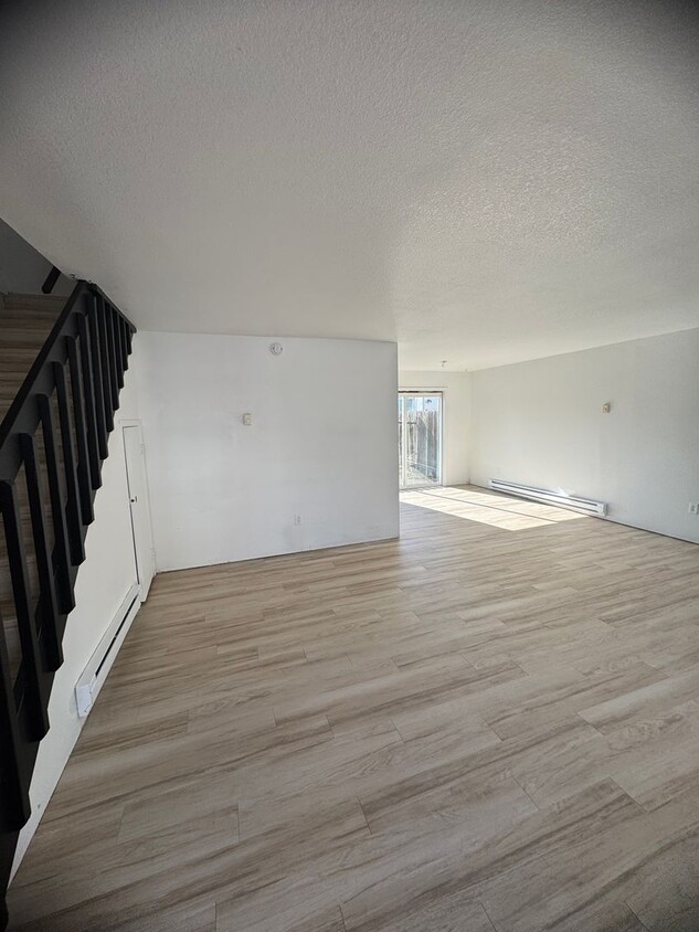 Foto principal - Fully Remodeled 3 Bedroom, 1 Bath duplex w...