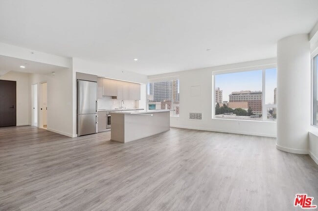 Foto del edificio - 1050 S Grand Ave