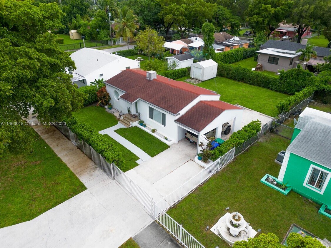 Primary Photo - 1050 NW 46th St