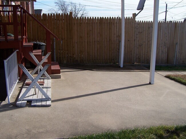 Foto del edificio - Remodeled  Three Bedroom Home w/ Finished Basement