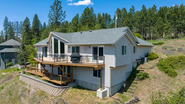 Building Photo - 3700 E Fernan Hill Rd