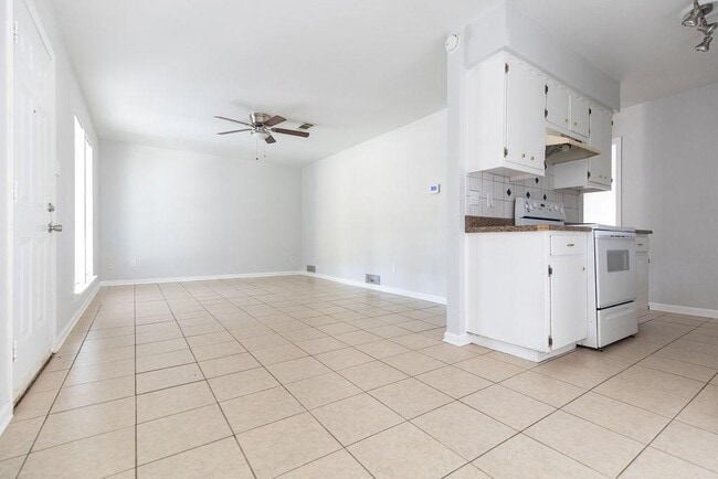 Building Photo - 203 Northcrest Cir