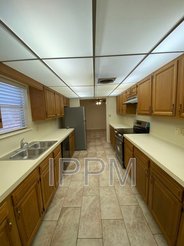 Foto del edificio - 1710 Palm Valley Dr W