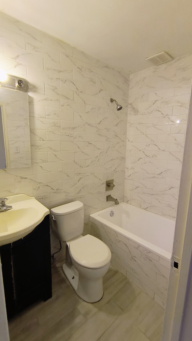 Hallway bathroom with bathtub - 323 Avenue C