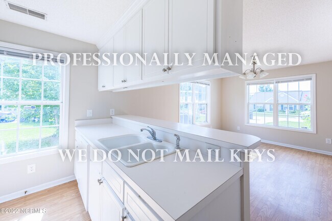 Building Photo - 4604 Plum Pl