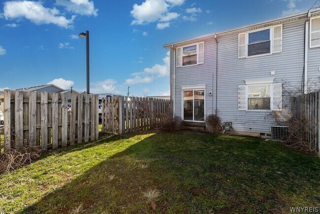 Foto del edificio - 319 King Peterson Rd