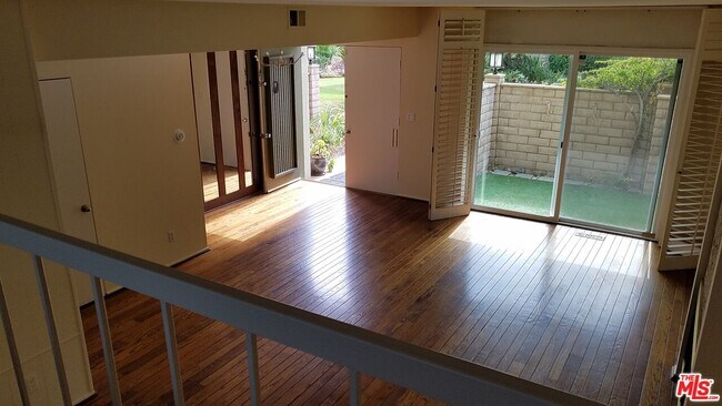 Foto del edificio - 13210 Fiji Way