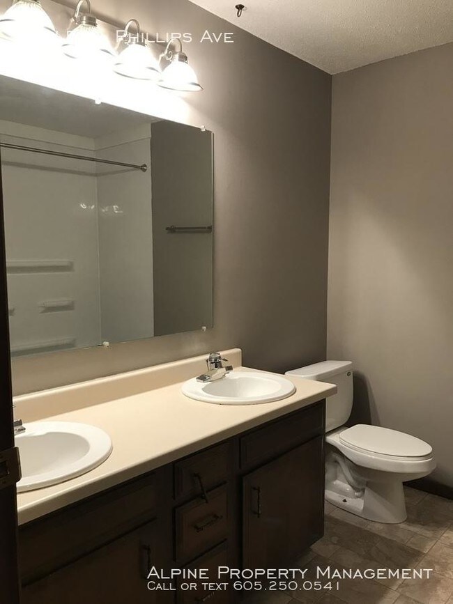 Building Photo - 3 bedroom in Sioux Falls SD 57105