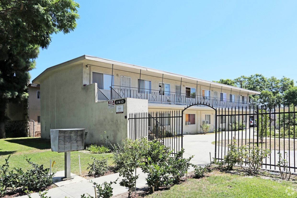 Primary Photo - 11652 Stuart Dr