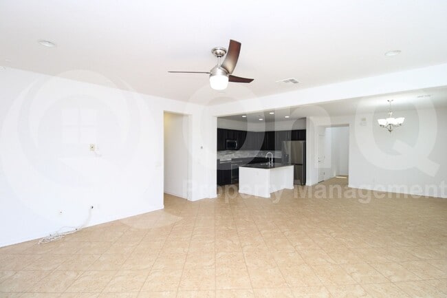 Building Photo - 730 N Robins Way