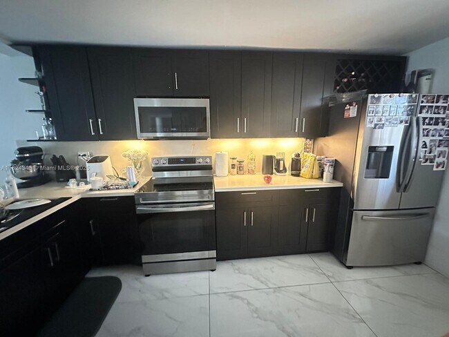 Foto del edificio - 1660 NE 191st St