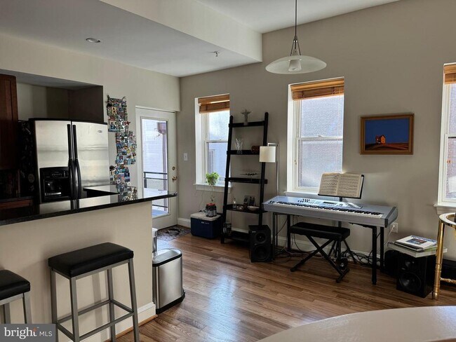 Foto del edificio - 1417 Chapin St NW