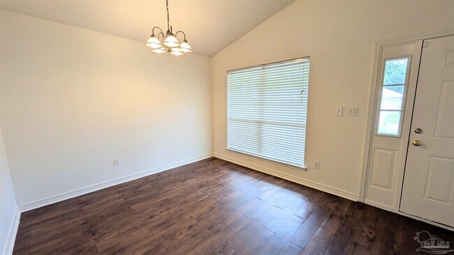 Foto del edificio - 6335 Mers Ln