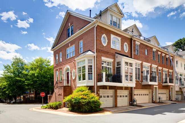 Foto del edificio - 1627 Seneca Ave